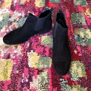 Unisa Black Quilted Ankle Booties - sz 10